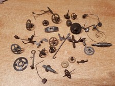 LOT PIÈCES HORLOGERIE PENDULES engrenages roues rouages ressort divers lot n°59 