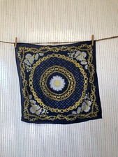 Foulard Carré de soie Pierre Cardin à Motifs Fleurs et Chaines (FO116)