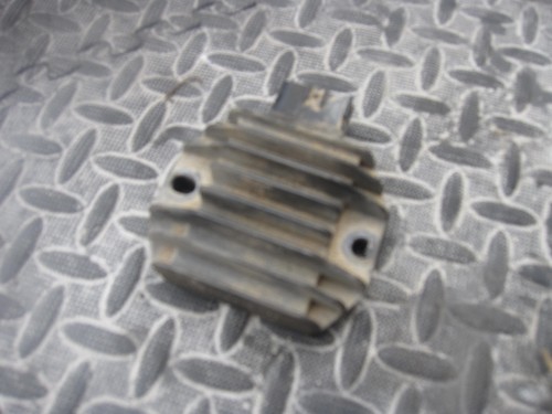 Regulateur tension quad - de,