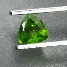 Diopside Chrome naturelle de Russie - Trillion 0.38 Carat - 5 x 5 x 2.2 mm