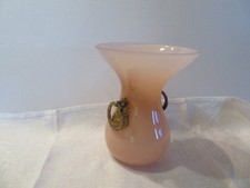 ancien vase en opaline rose saumon  à prise laiton  16 cm Murano ?
