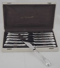 Christofle Marly, 12 couteaux de table en métal argenté, en excellent état.
