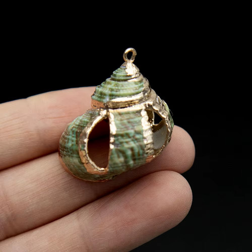 Pendentif coquillage - un,