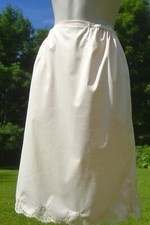 Cream or light beige half slip by Wondermaid.100% Antron.