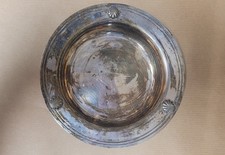 2 ASSIETTES METAL ARGENTE  COQUILLE  ERCUIS