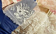 ANCIEN RUBAN GALON BRODERIE en RELIEF MOTIFS FLORAUX sur TULLE vers 1900