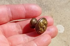 PETITE POIGNÉE ANCIENNE bouton, en bronze ou laiton , D=2cm de meubles  N°55D