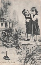 CP PETITE FILLE GARCON PIEDS NUS SUR PONTON JOUANT BATEAU MINIATURE MOULIN