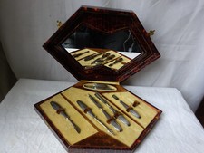 Ancien coffret nécessaire à