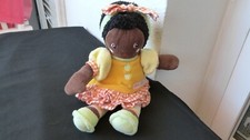 doudou poupee chiffon metisse  robe jaune et orange   serre tete  tbe d occasion