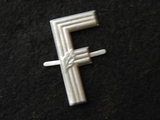 Ancienne Lettre F Aluminium lettrage industrie imprimerie initial métal pochoir