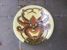 CURIOSITE ! GRAND PLAT EMAILLE PIEUVRE PUIGDEMONT 1950.