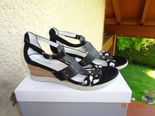 CHAUSSURES NEUVES P 41 marque "REGARD"