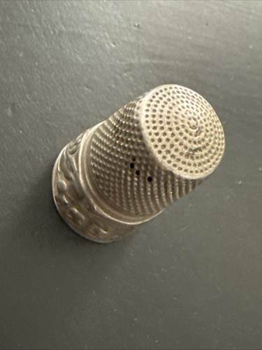 Ancien coudre en argent - ancien,