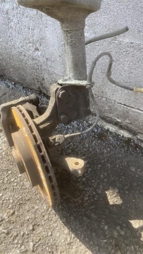 Demi train avant gauche
