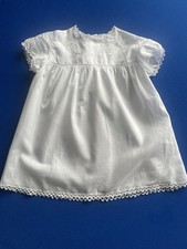 ancienne robe d'enfant en