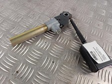 Attache ceinture avant gauche