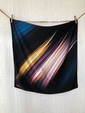 Foulard carré de soie Vintage noir Armanda Roulotté à la main Cadeau Femme FO319