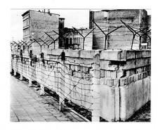 G1692 Mur de Berlin, 1962. Sebastianstrasse. Photo argentique