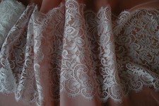 Magnifique dentelle de calais