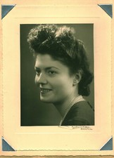 Photo ancienne femme posant en studio photographe J. Michenneau Cholet