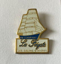 93 - Pin's RESTAURANT LA FREGATE - LES SALINS D'HYERES - BATEAU VOILIER