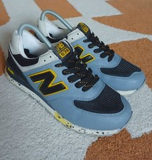 New Balance 574 Classic •
