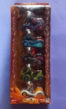 5 voitures et figurines