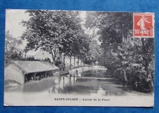 S461B) CPA SAINT JULIEN le lavoir sur la place - 1915