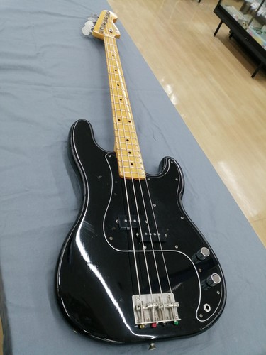 Guitare basse électrique