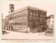 Bolletti, Italia, Perugia, Palazzo Publico ora Municipale  vintage albumen print