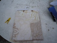 Une nappe ronde poliestere - une, en