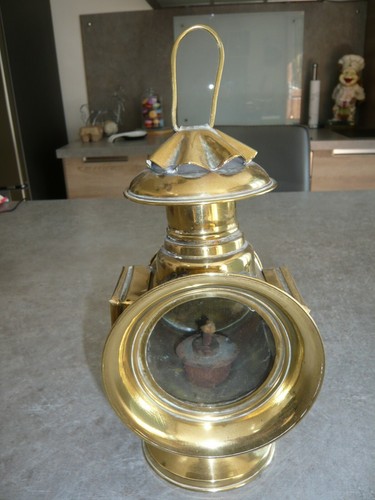 Ancienne lampe lanterne - ancienne, en