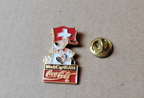 Pin coca cola striker - coca,