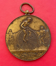 Belle médaille avec bélière