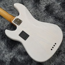 Marcus Miller P8 WB White