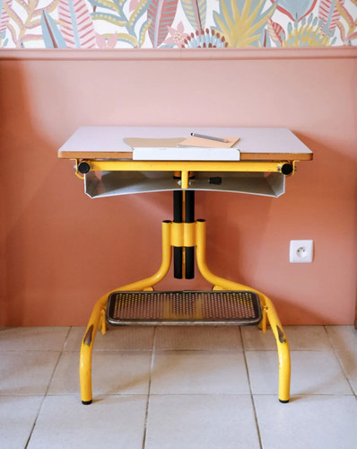 Yvan bureau écolier en - d'écolier,