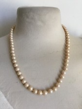 Ancien collier  imitation perles de culture MATY en bon état.