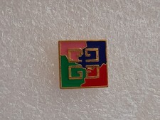 Pin's Givenchy. Collection