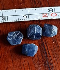 Saphir bleu brut. lot de 4