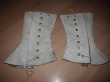 Paire de guêtres blanches dépareillées années 60 marine ou autres France