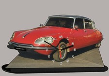 Voiture ancienne DS 21 en horloge sur socle 02