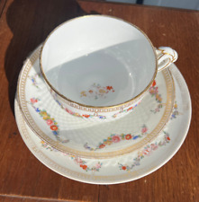 Déjeuner en porcelaine avec