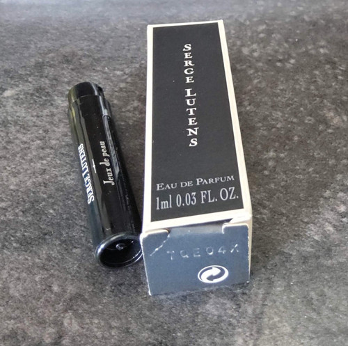 Echantillon tube neuf avec - neuf,