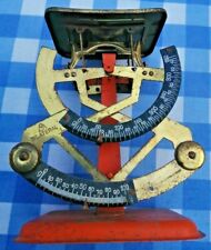 ancienne balance pése lettre  en tôle orange