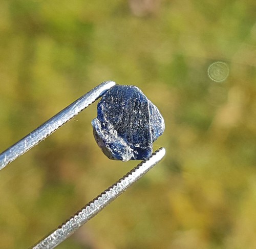Saphir bleu brut - de, madagascar