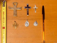 Lot croix de médaillon - de,