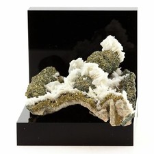 Pyrite, Baryte. 282.1 ct