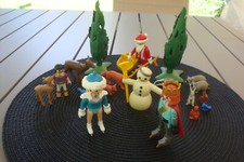 V43/ PLAYMOBIL FAMILLE ROYALE PATINAGE 9008 PERE NOEL ANIMAUX