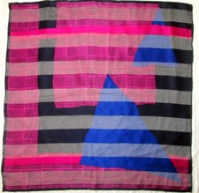 BALENCIAGA Foulard  soie  en TBEG vintage et authentique 88x89 cm